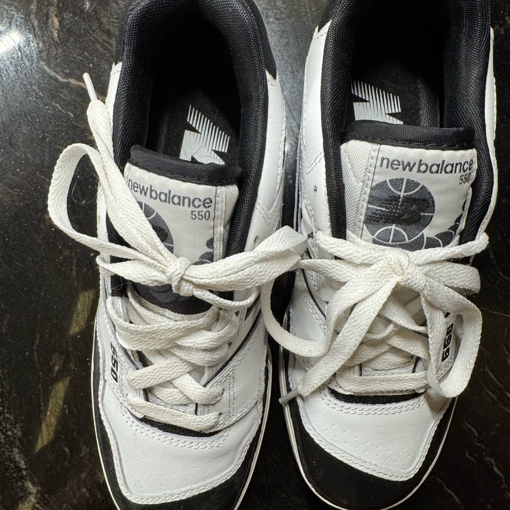 New Balance 550 tennis shoes - Picture 3 of 7